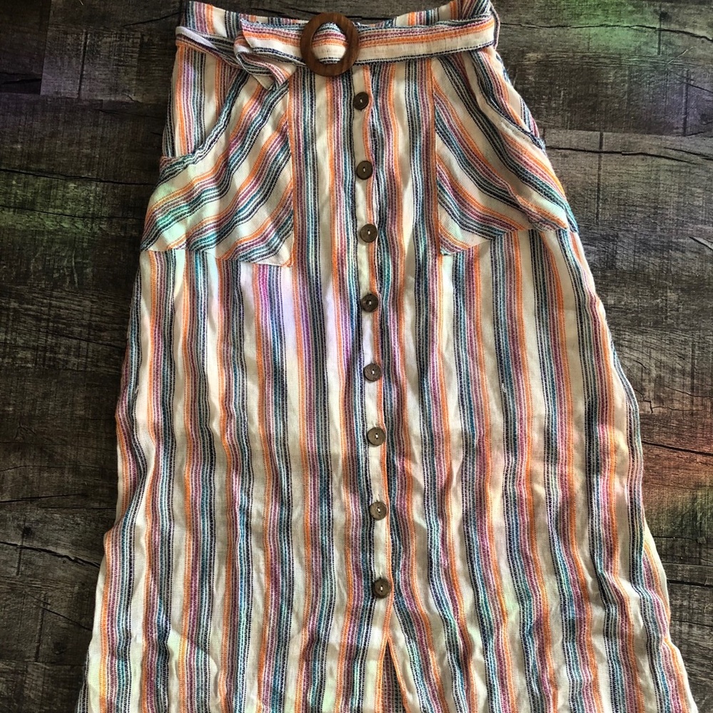 Light weight button skirt